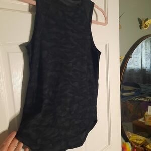 Lululemon Sz 2 Sculpt Tank, Black & Grey Camouflage Athletic Top